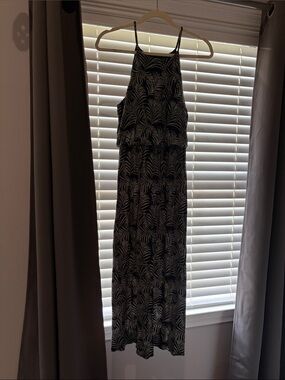 Forever 21 Black and White Tropical-Print Maxi Dress